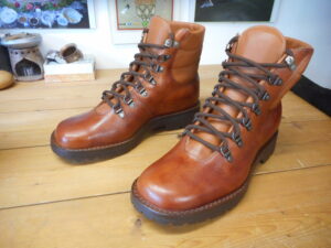 Braune Lederstiefel